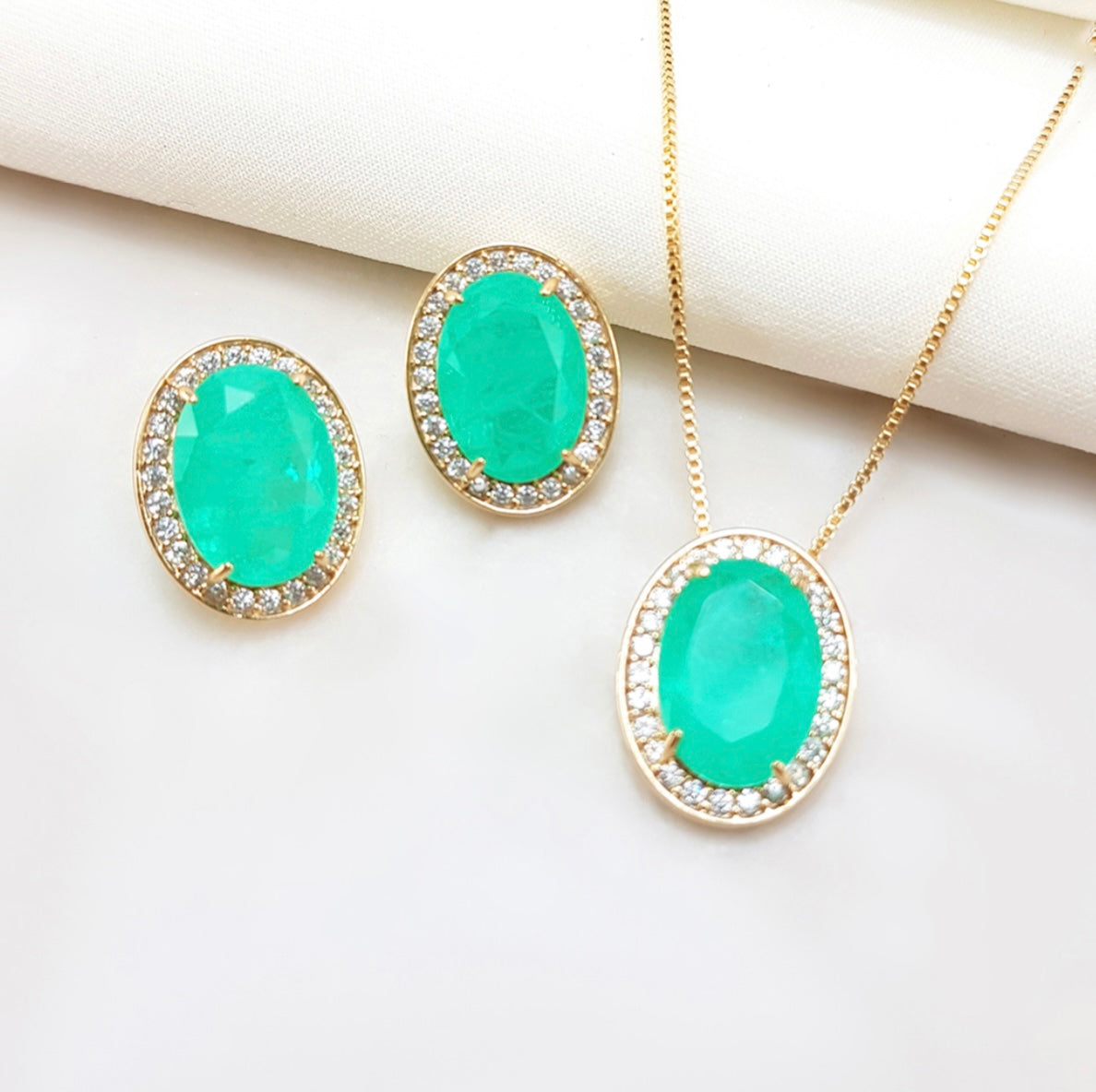 Conjunto - Conjunto colar e brinco em turmalina paraiva fusion verde com cravejado ao redor