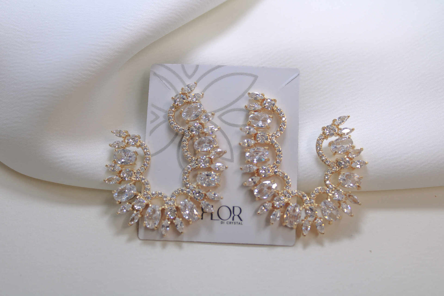 Delicate luxury earing with cristal and Zirconia