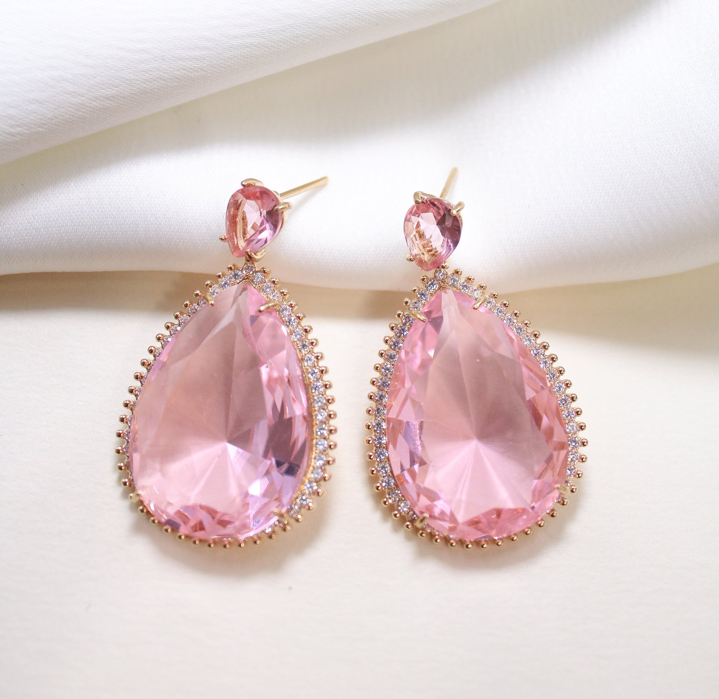 Teardrop Earing in pink