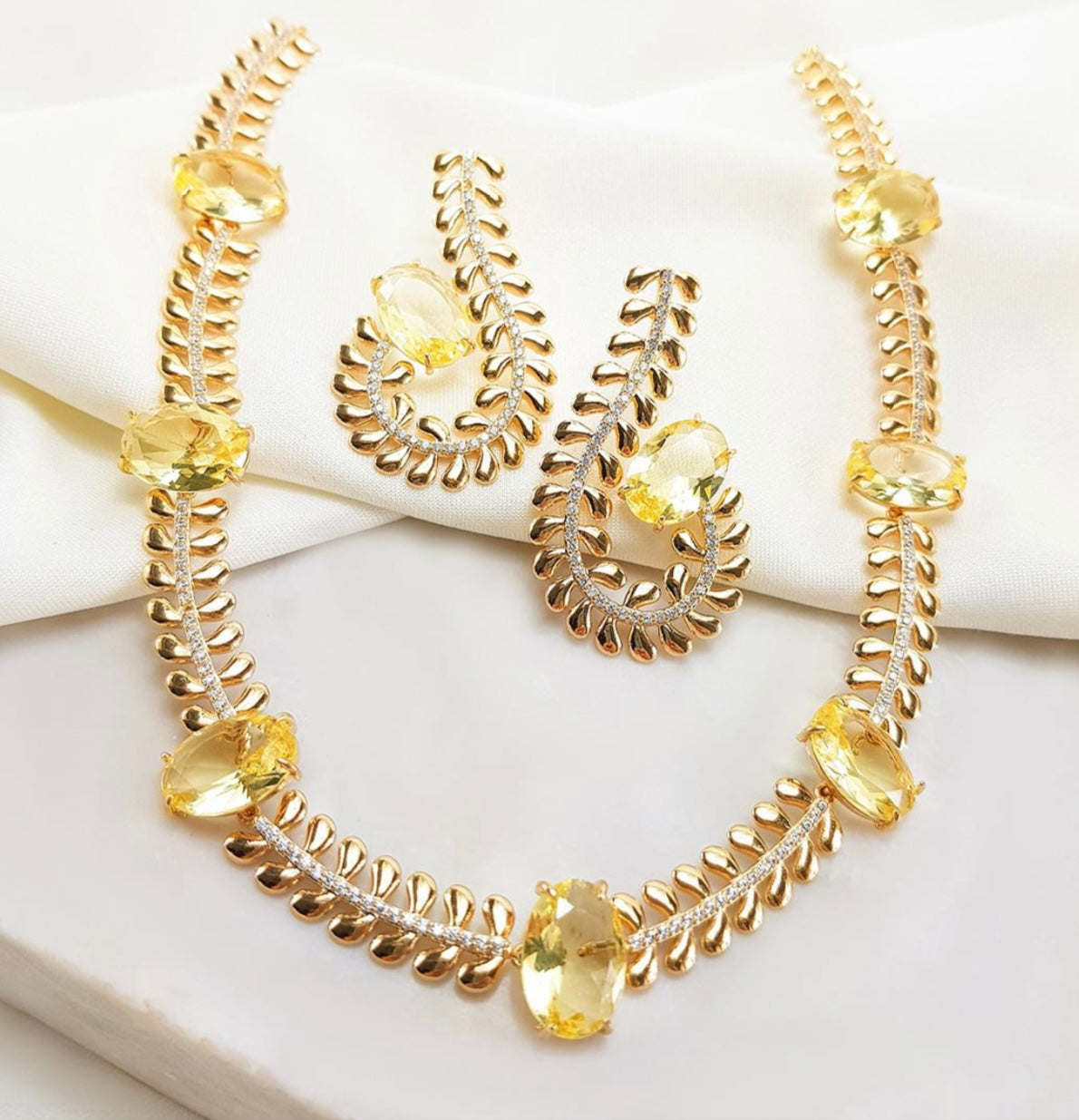 Chocker e brinco Luxo com pedras Citrino e cravejado de zirconias