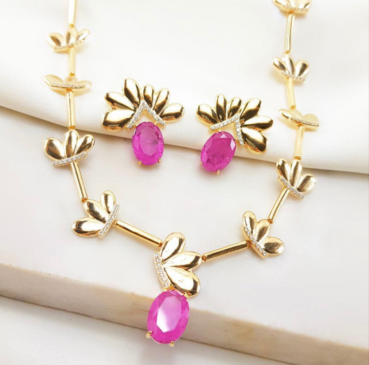 Conjunto - Choker e brincos de borboletas cravejadas com Turmalina Paraiba Fuchia