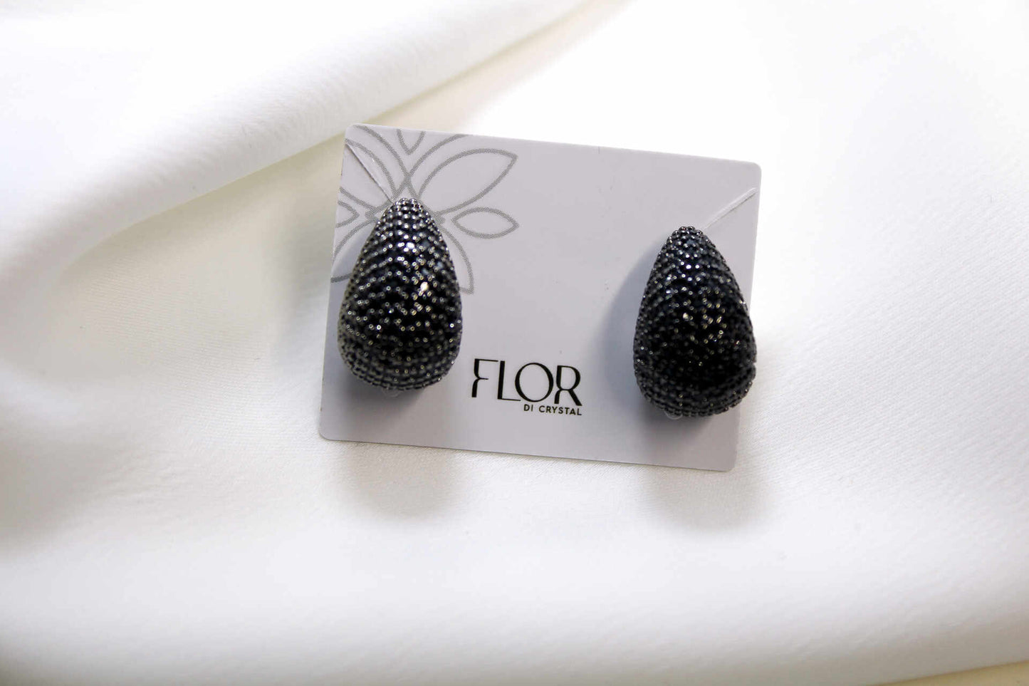 Brinco - Gota Media preto cravejado