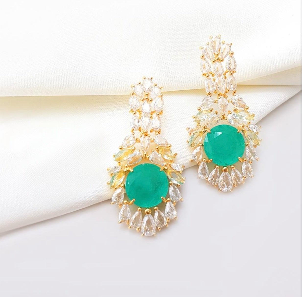 Brinco de Pedra Turmalina verde com Zirconias
