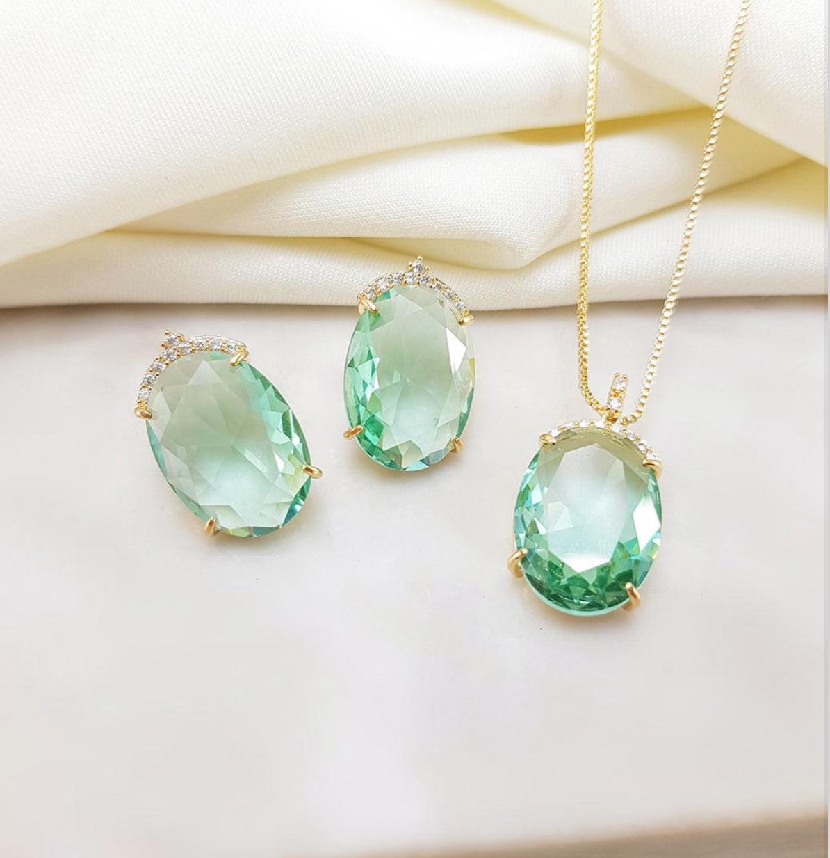 Conjunto - Conjunto colar e brinco em cristal verde com cravejado de zirconias