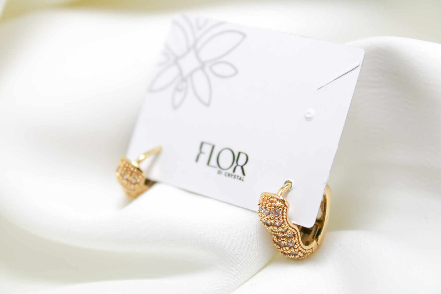 Brinco - Argola Luxo 3 carreiras cravejada tradicional cristal