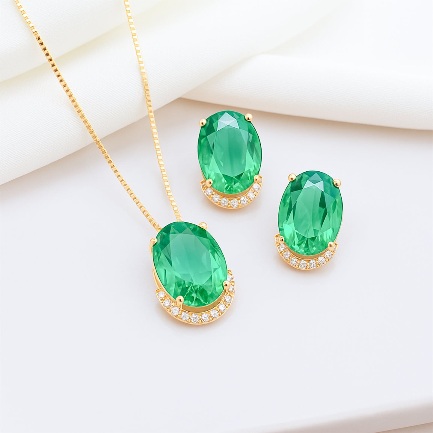 Conjunto - Conjunto colar e brinco em cristal verde esmeralda com cravejado de zirconias