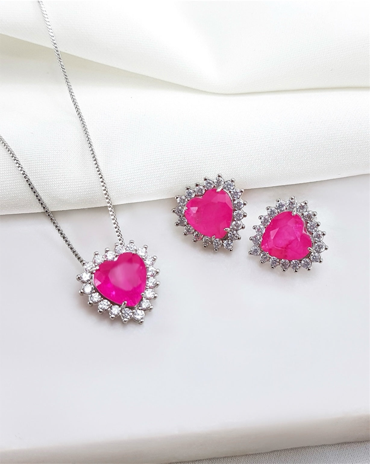 Conjunto de brinco de colar de coracao fuchia