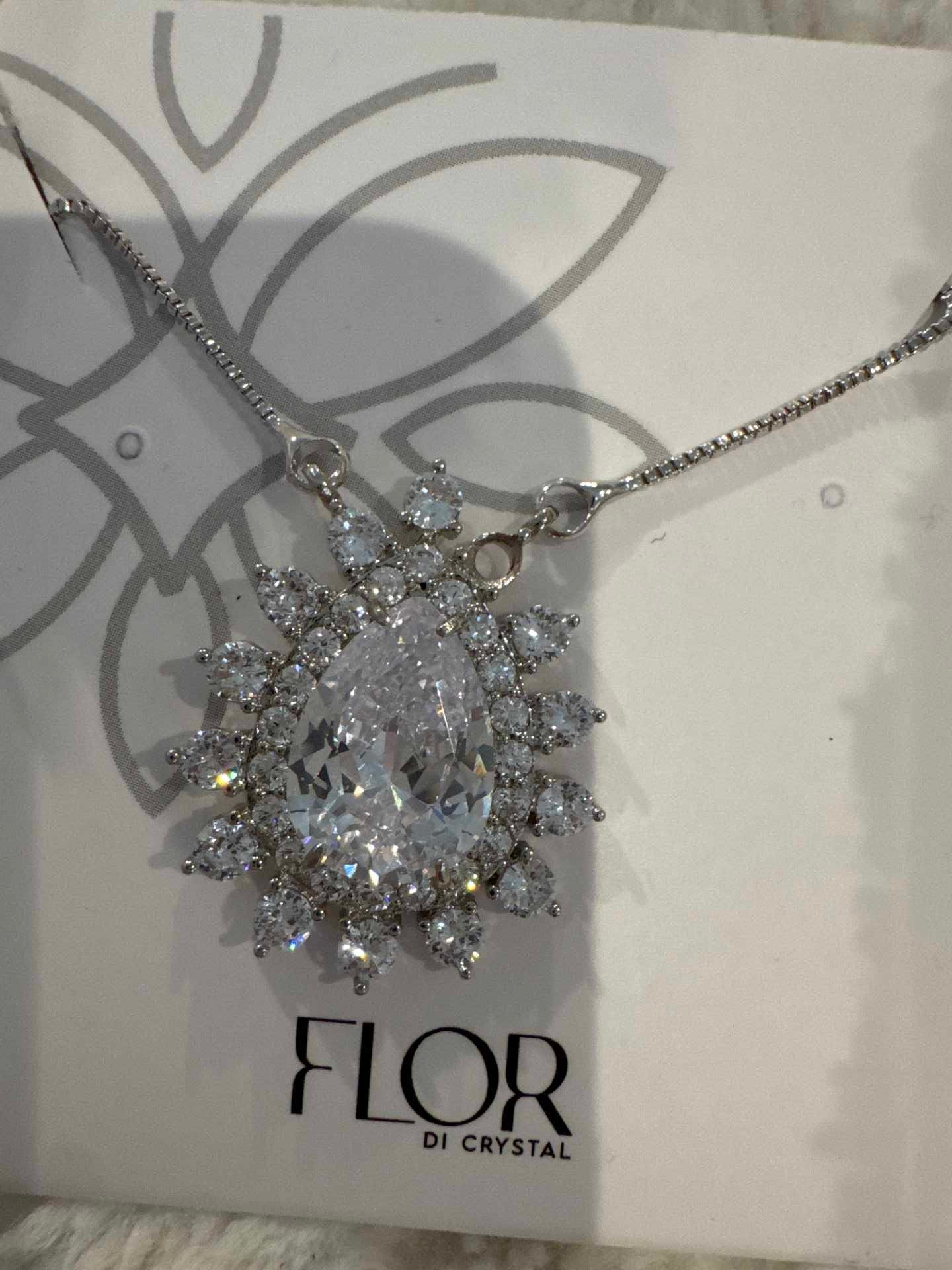 Colar Gota gora cristal cravejado