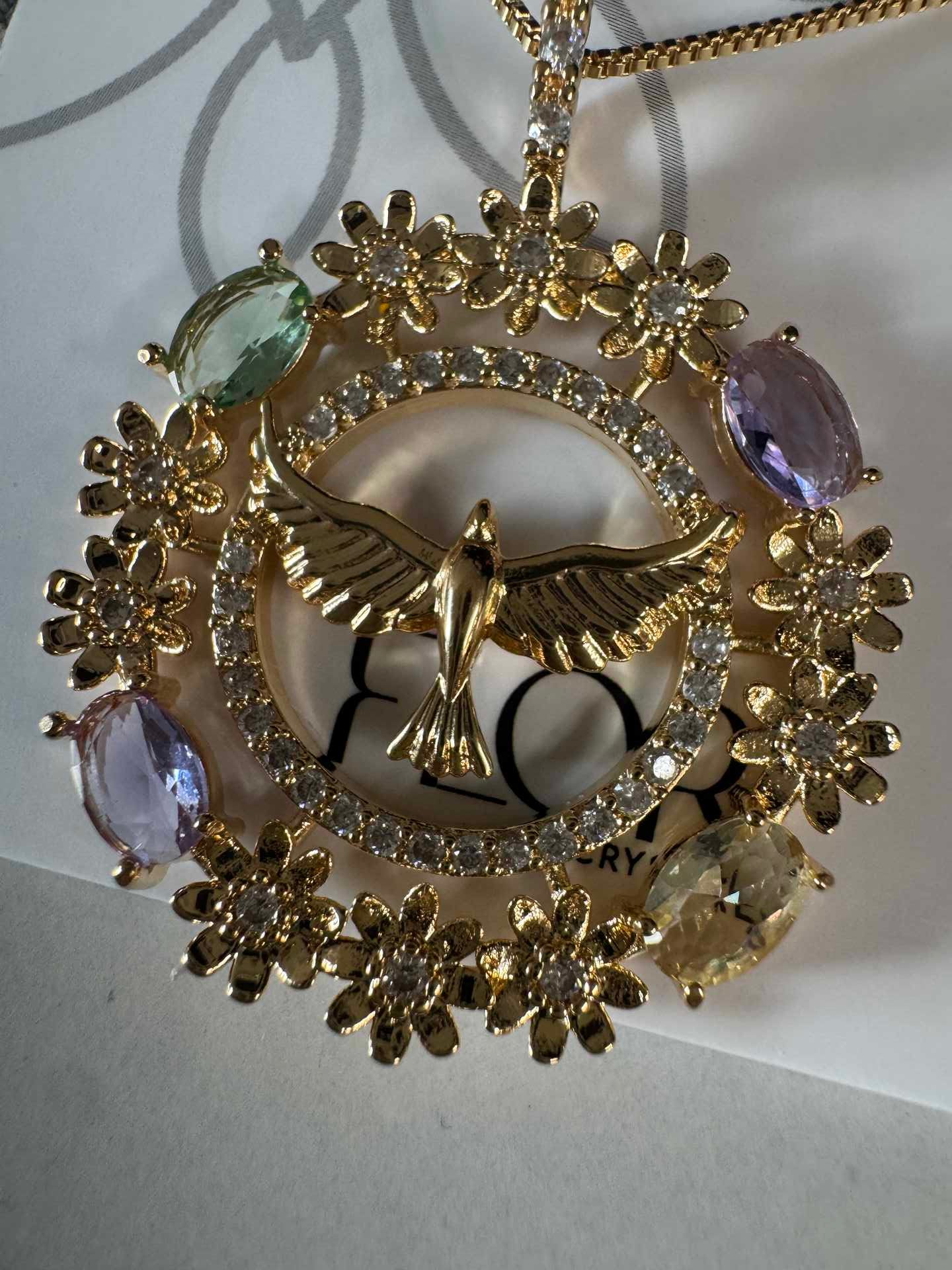 Colar de medalha Espirito Santo Lilaz cristal e Verde