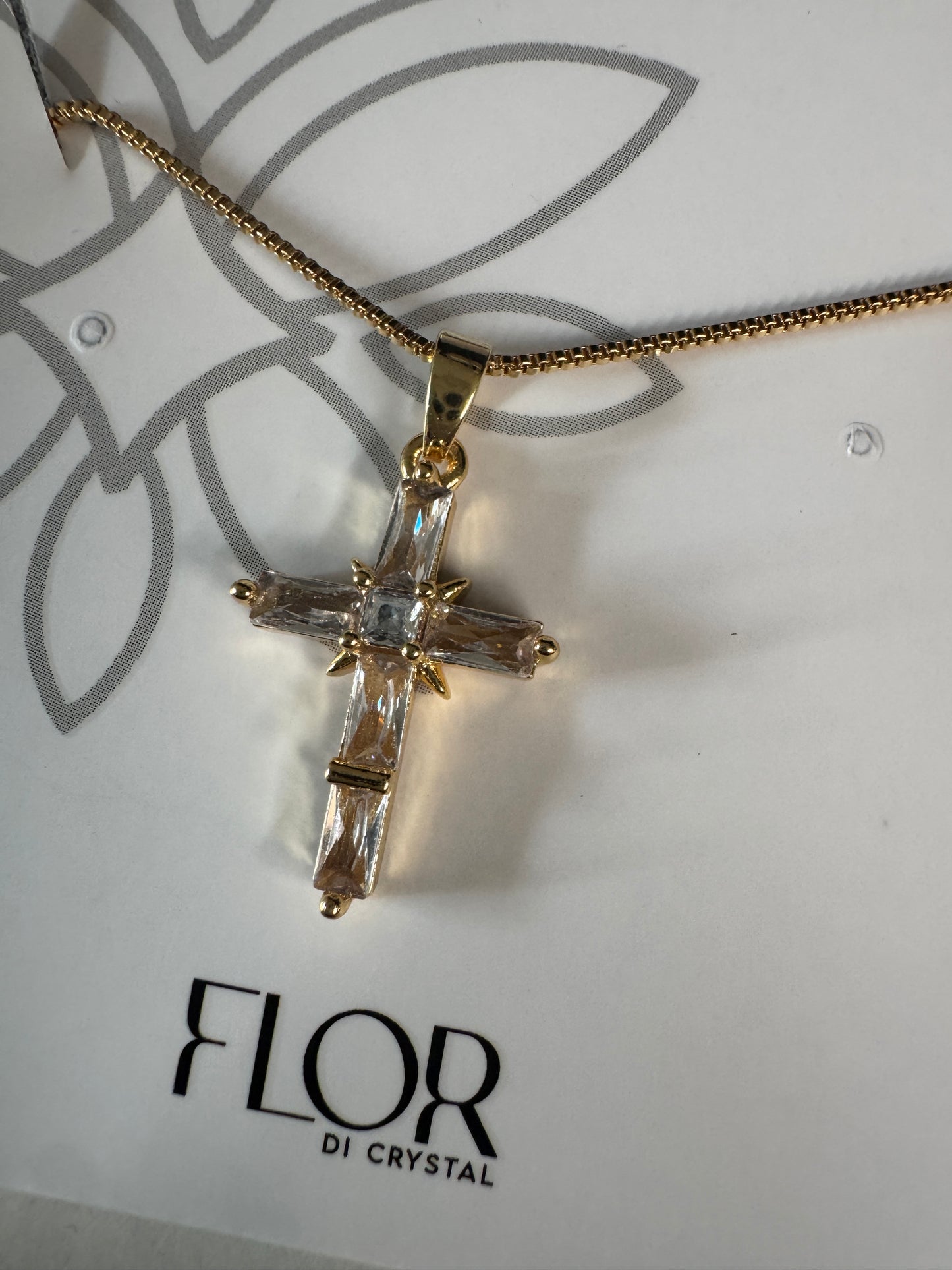 Colar - Cruz Cravejado zirconias Navete Mini