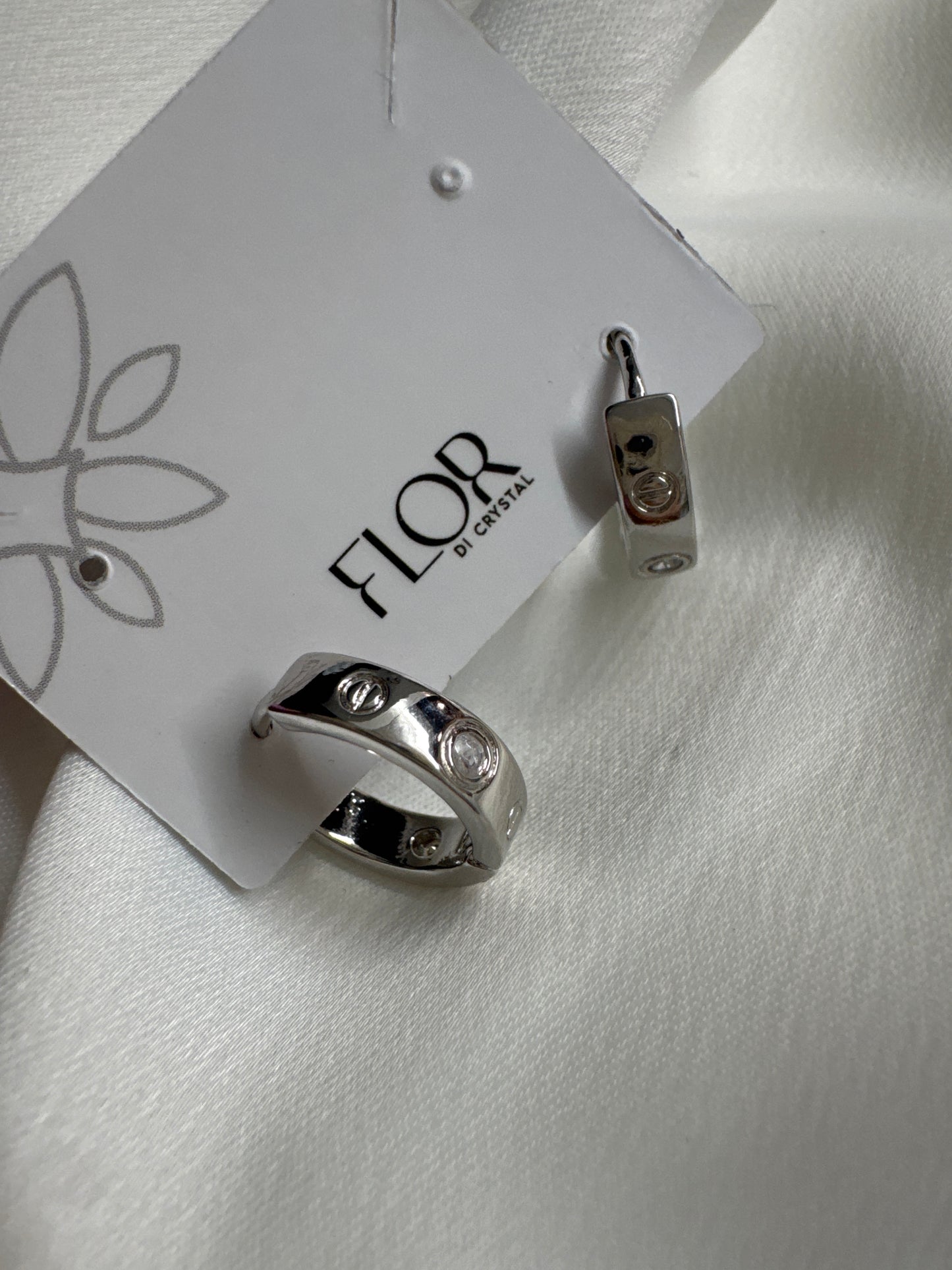 Brinco - argola lisa cartier media _rodio