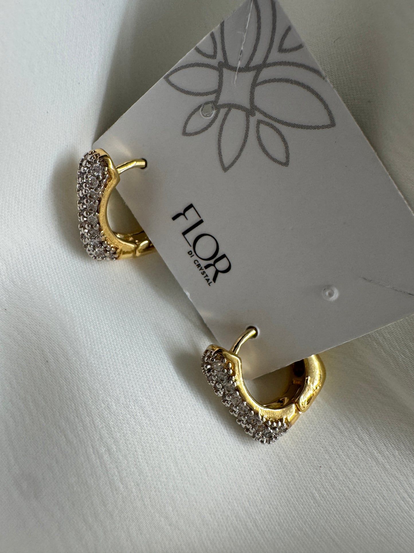 Brinco - Argolas Cravejadas Luxo Maxi quadrada media - Gold com Rodio