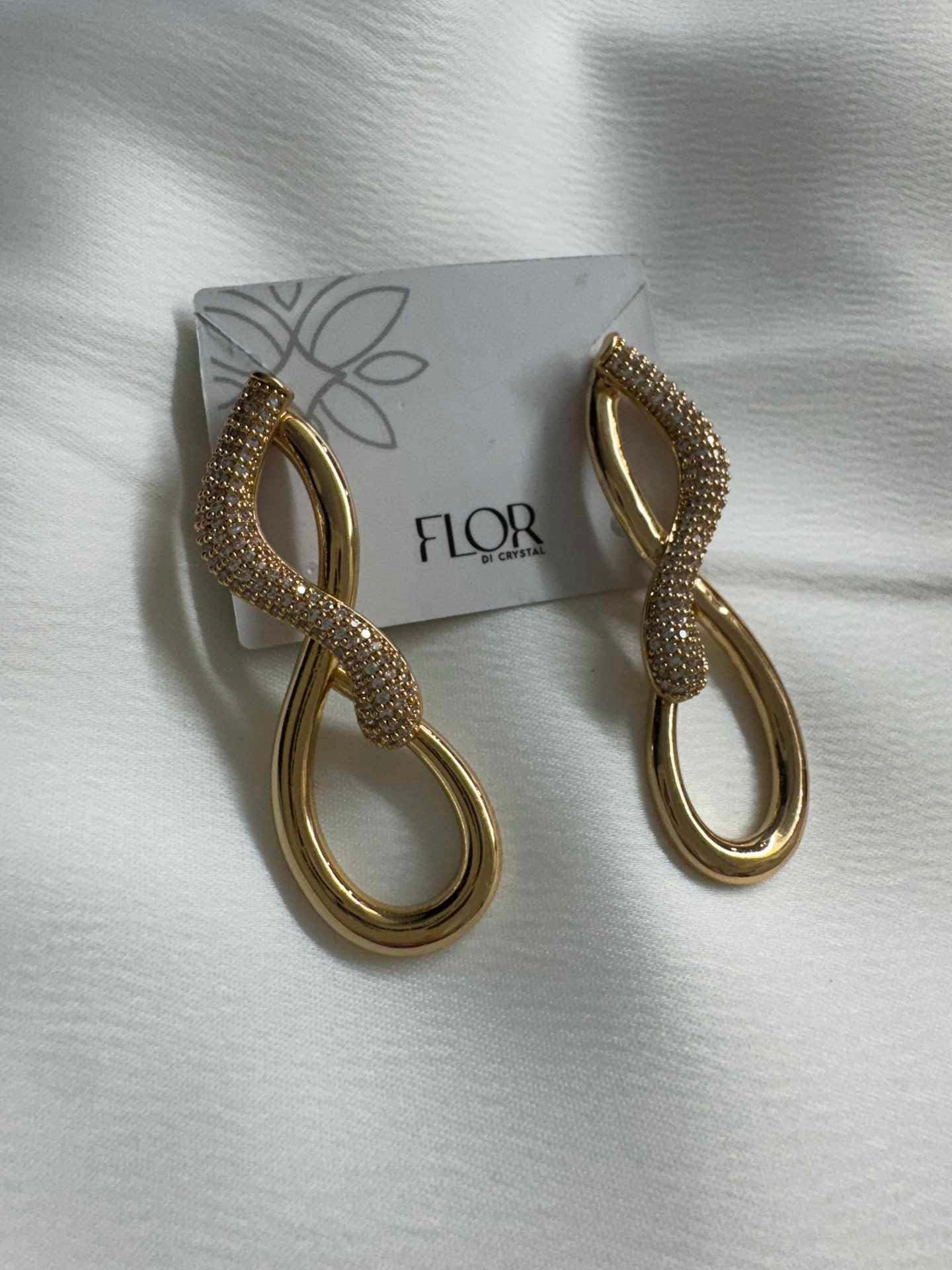 Brinco - Brinco Transado liso com detalhe cravejado