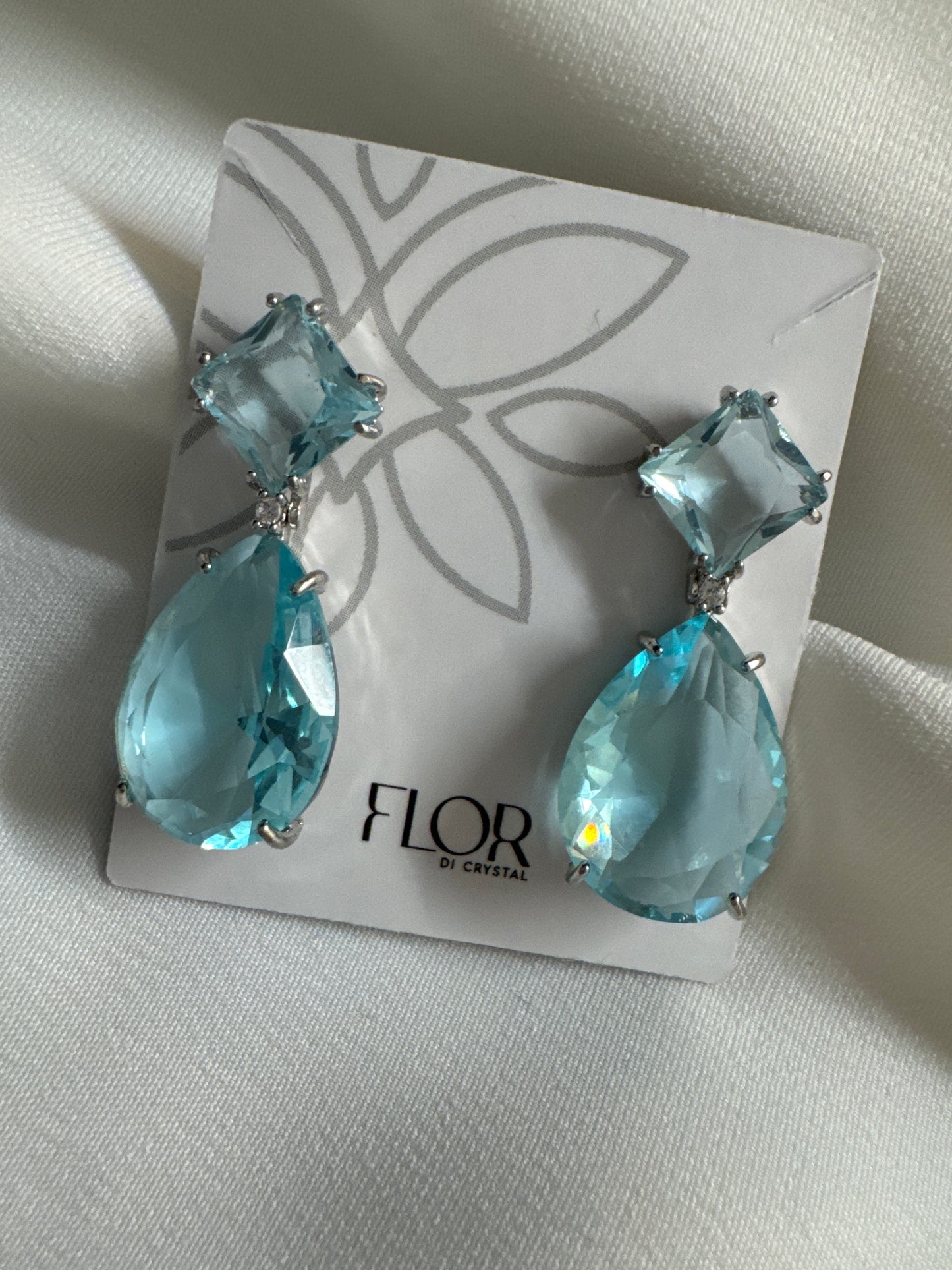 Flower cascade earing w pearl accent