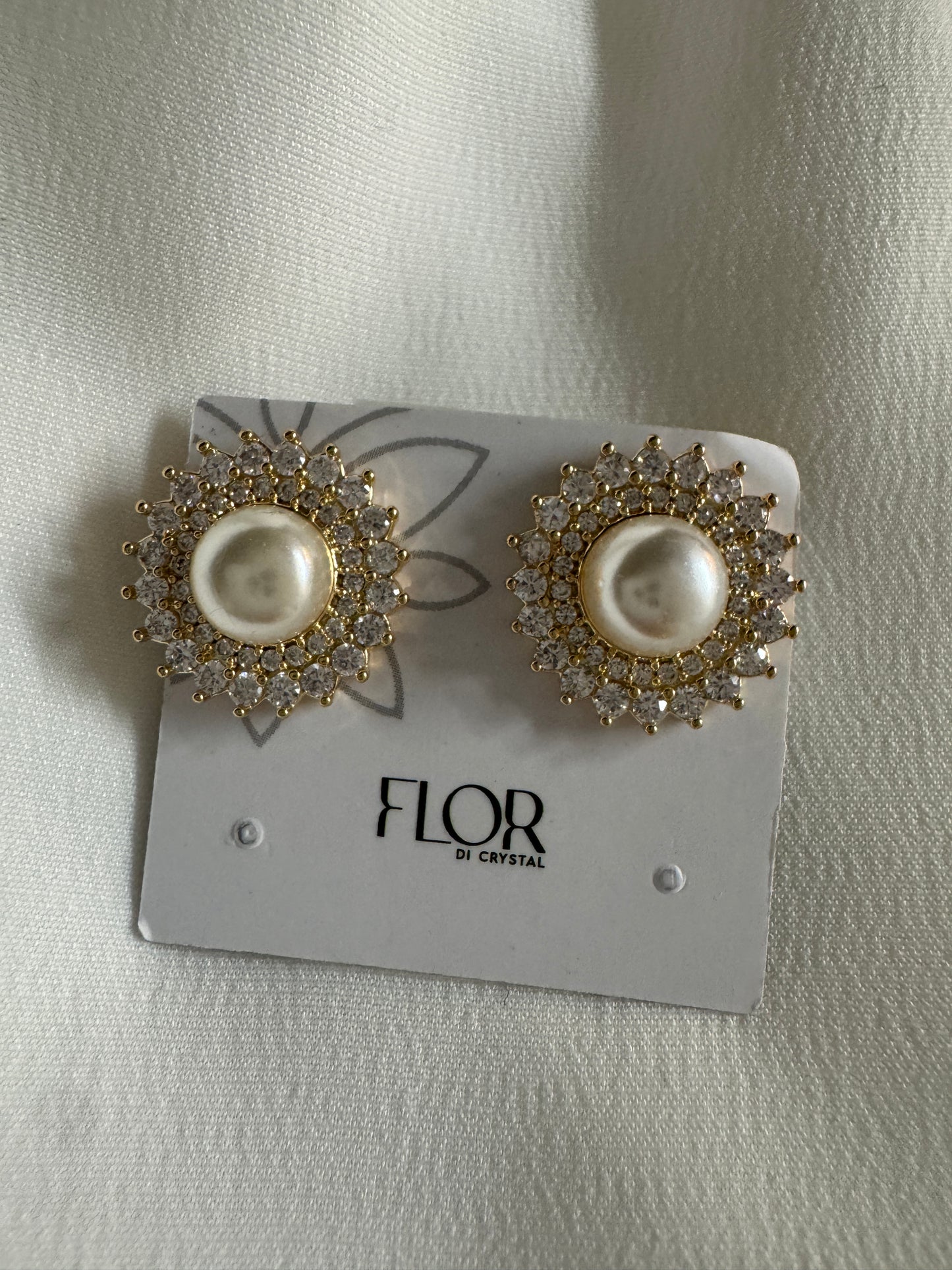 Brinco - Brinco de perola classico com detalhe em zirconia-