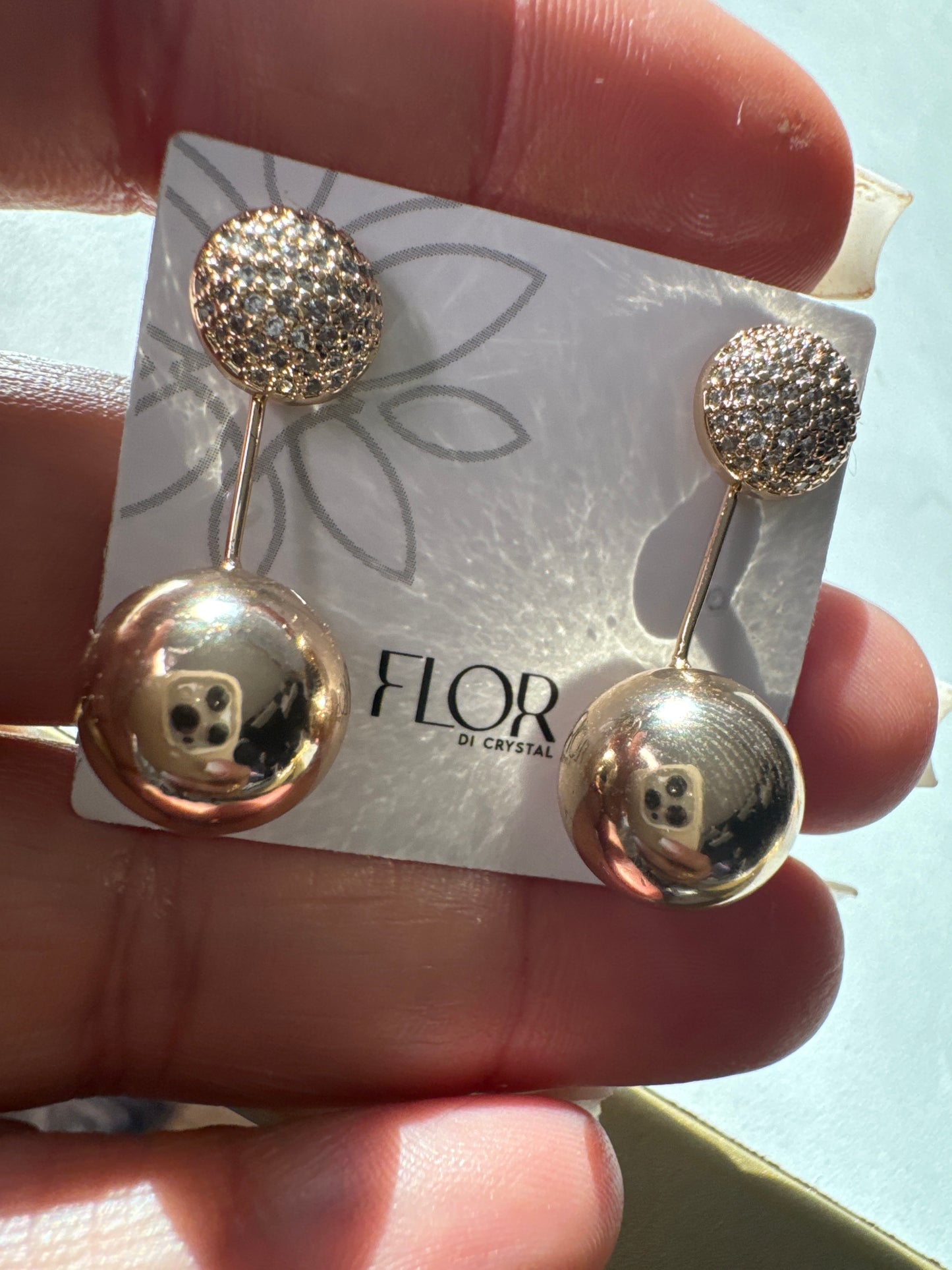 Brinco - brinco com bola cravejado e lisa