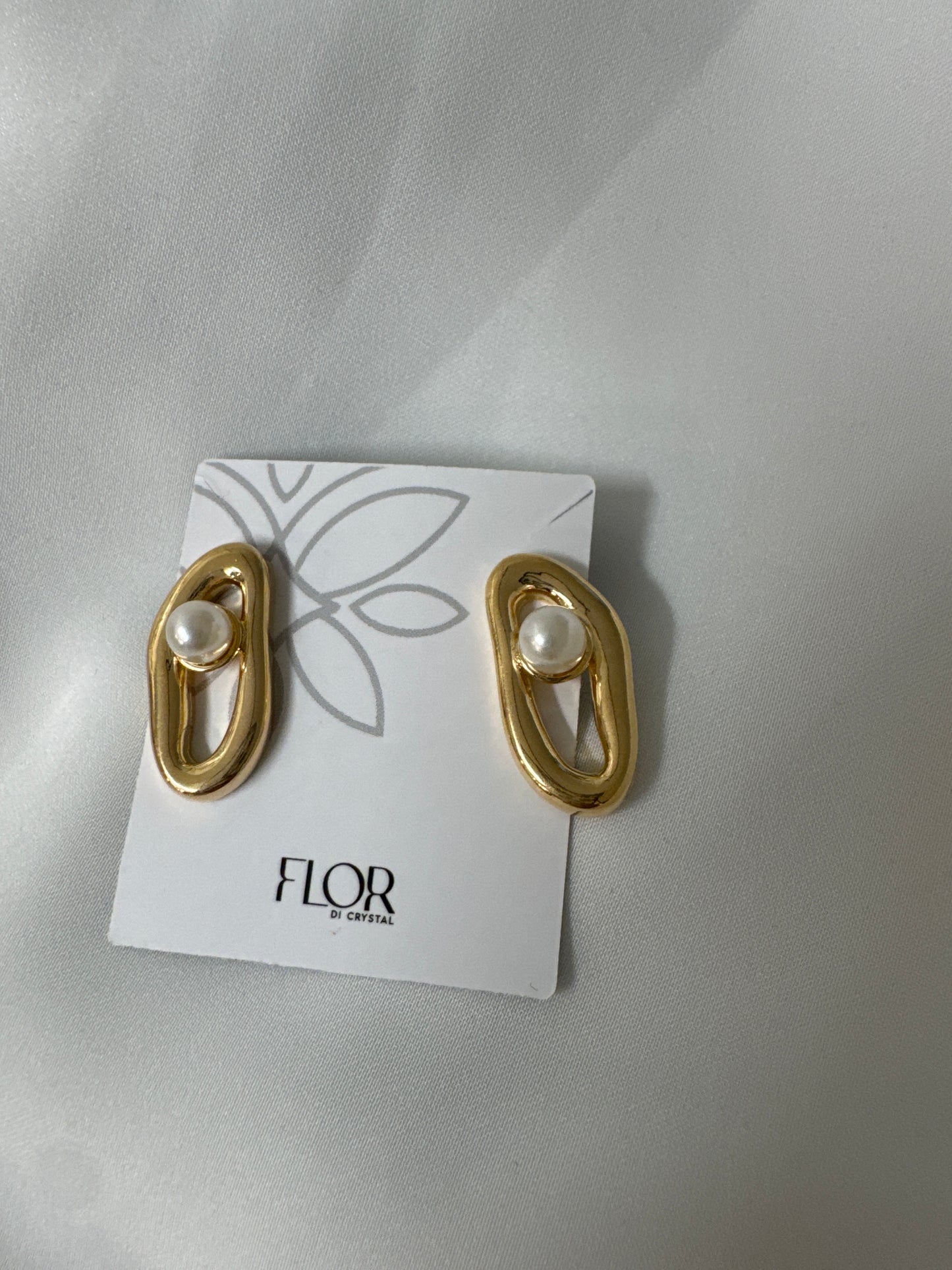 Outros - Brinco organico vazado medio com perola