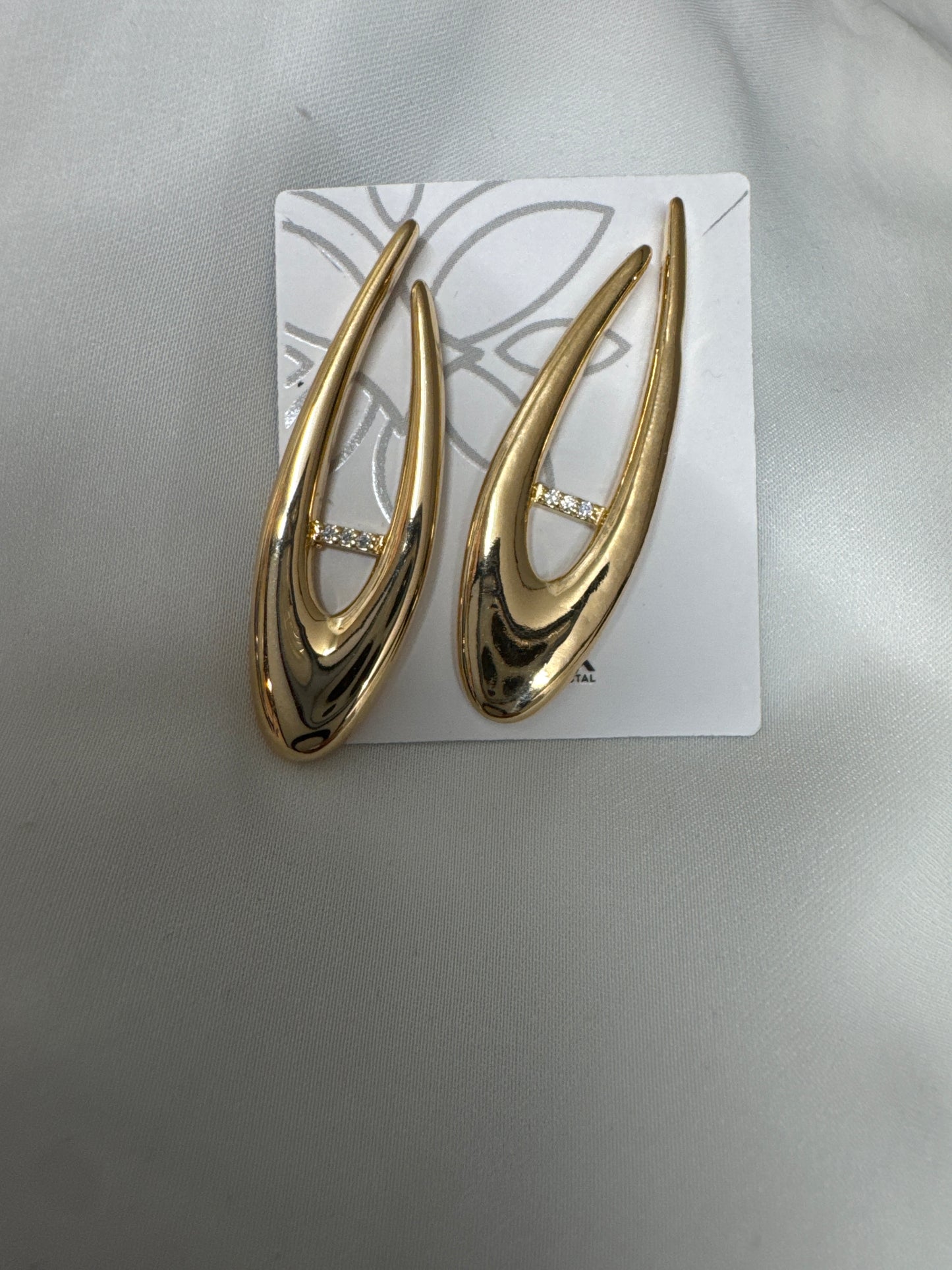 Outros - Brinco gota grande vasada alongada organica