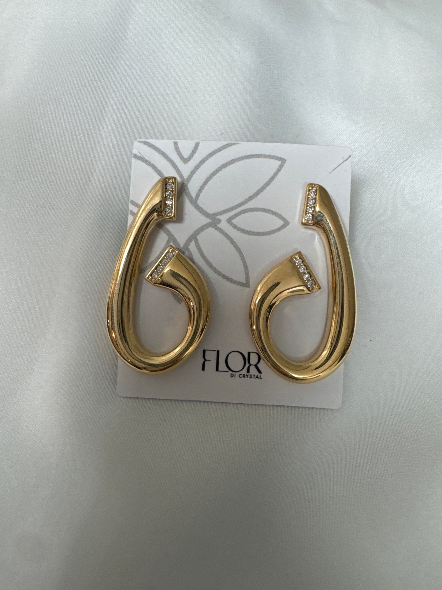 Outros - Brinco gota grande vasada aredondada para dentro