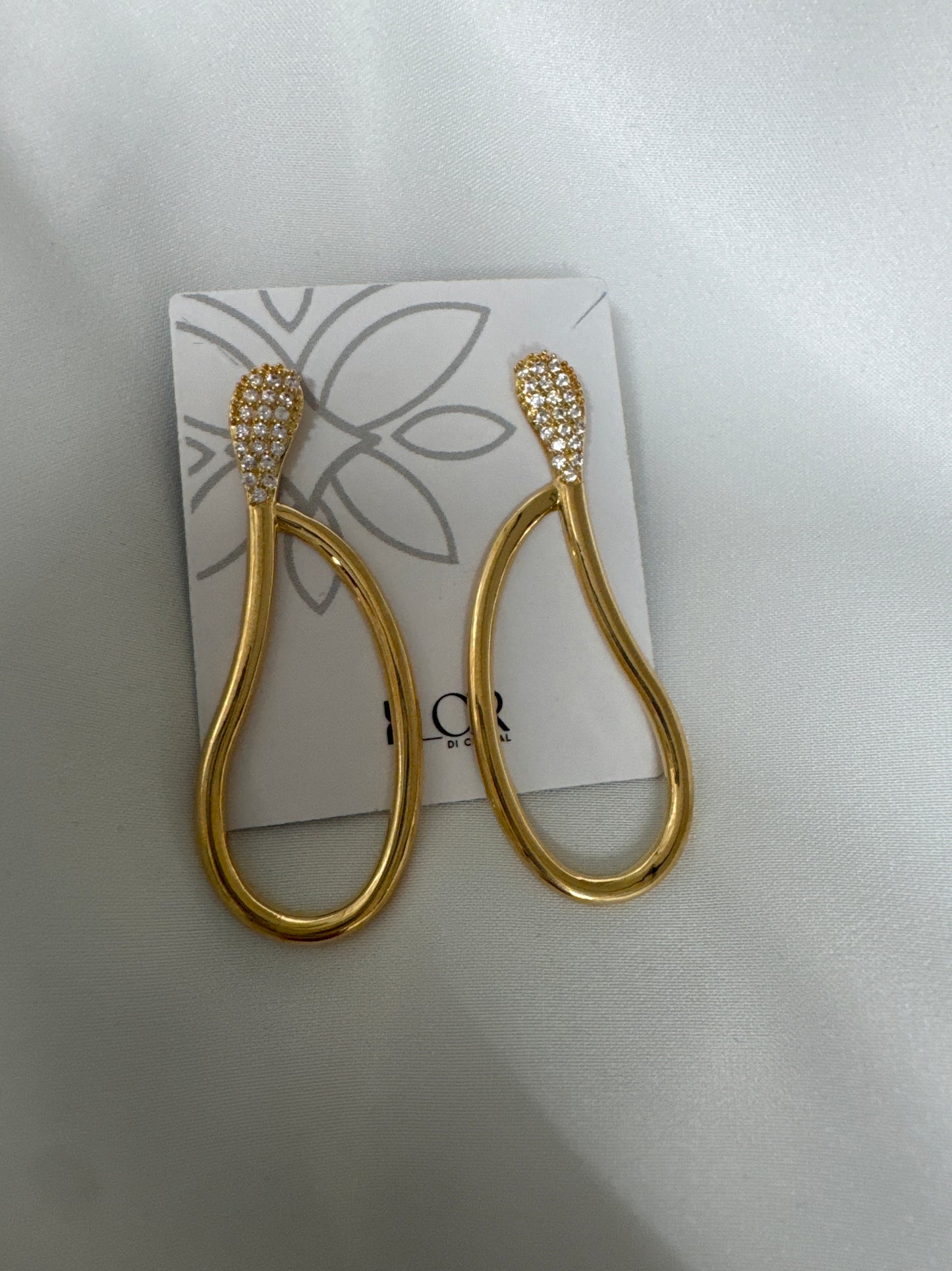 Outros - Brinco gota organila longa media vasada cravejada