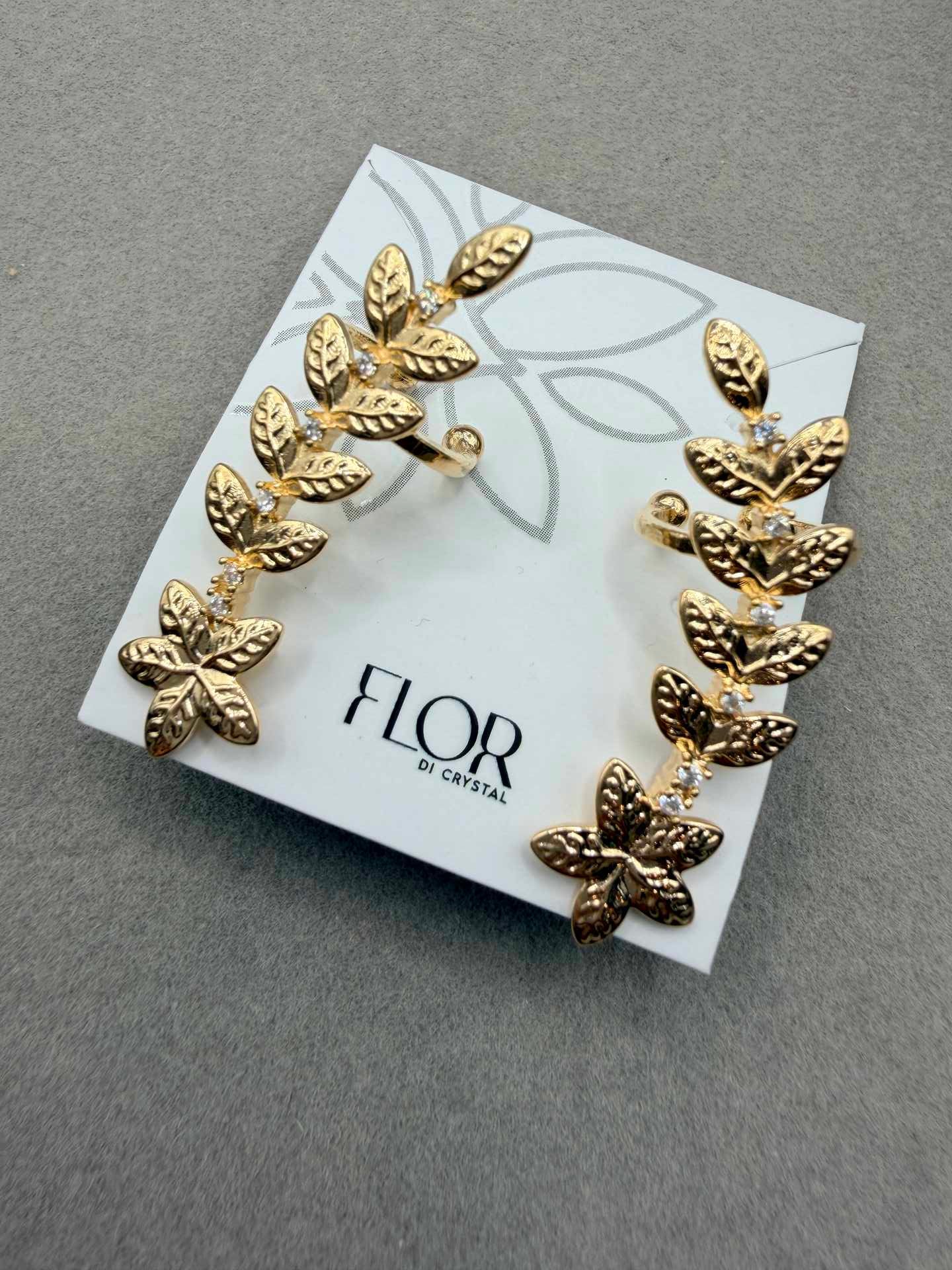 Earcuff Folhas dourado