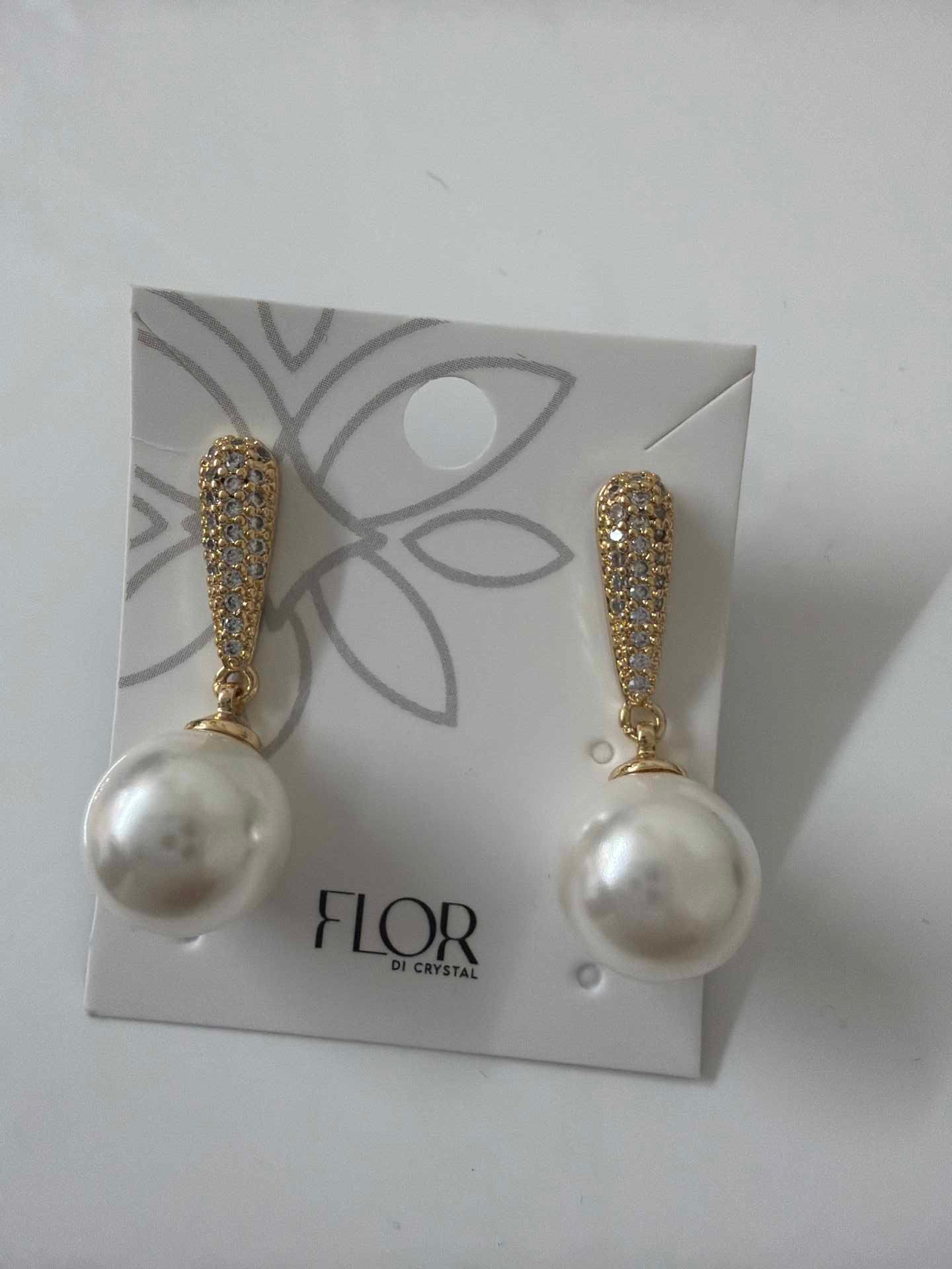 Pearl earing with long cz