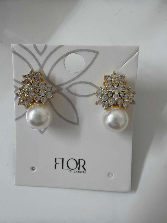 Small Pearl earing with cz