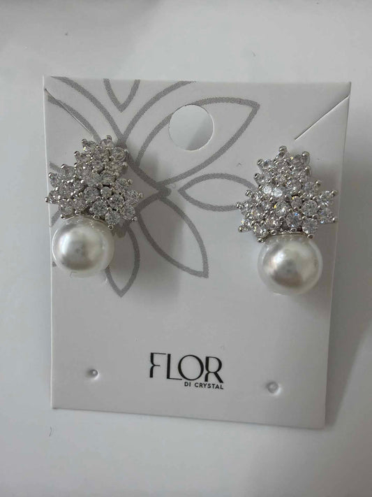 Small Pearl earing with cz