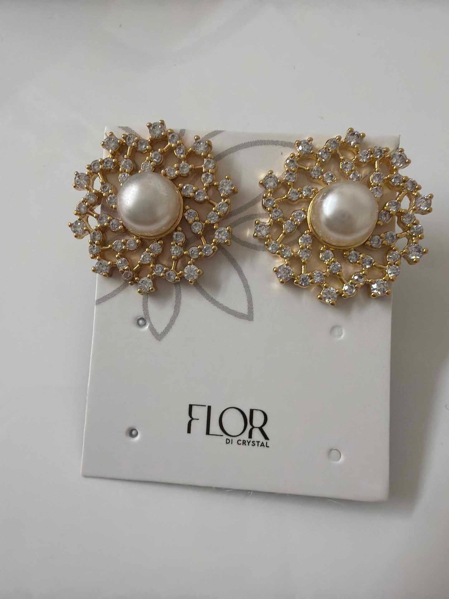 Large Pearl earing with scared halo cz