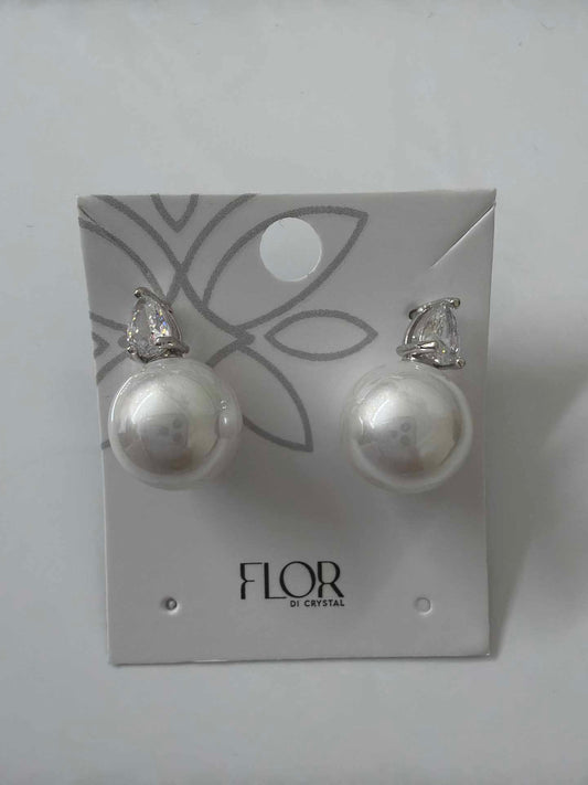 Pearl earing with teardrop cz