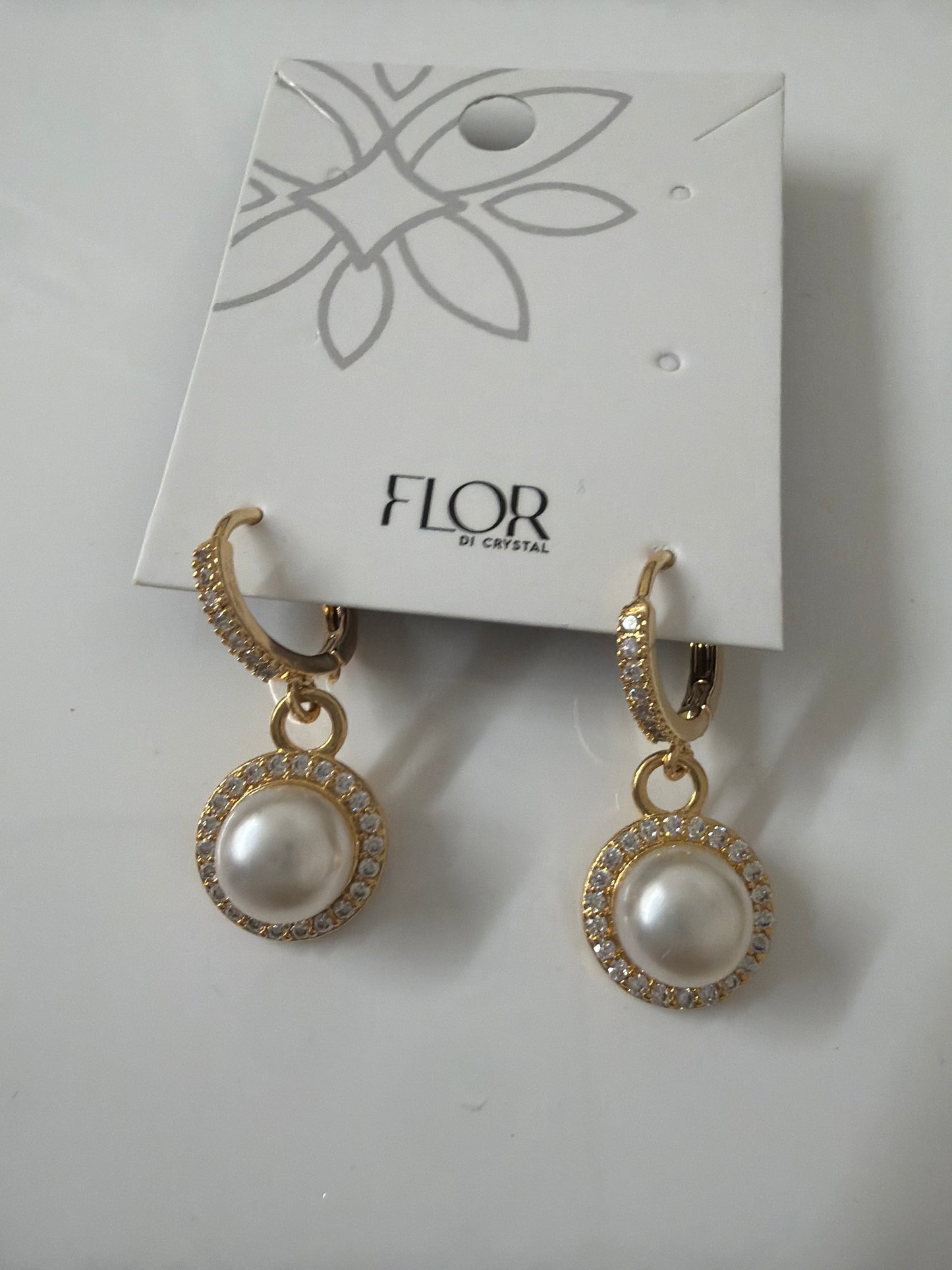 Pearl earing hoop with halow cz