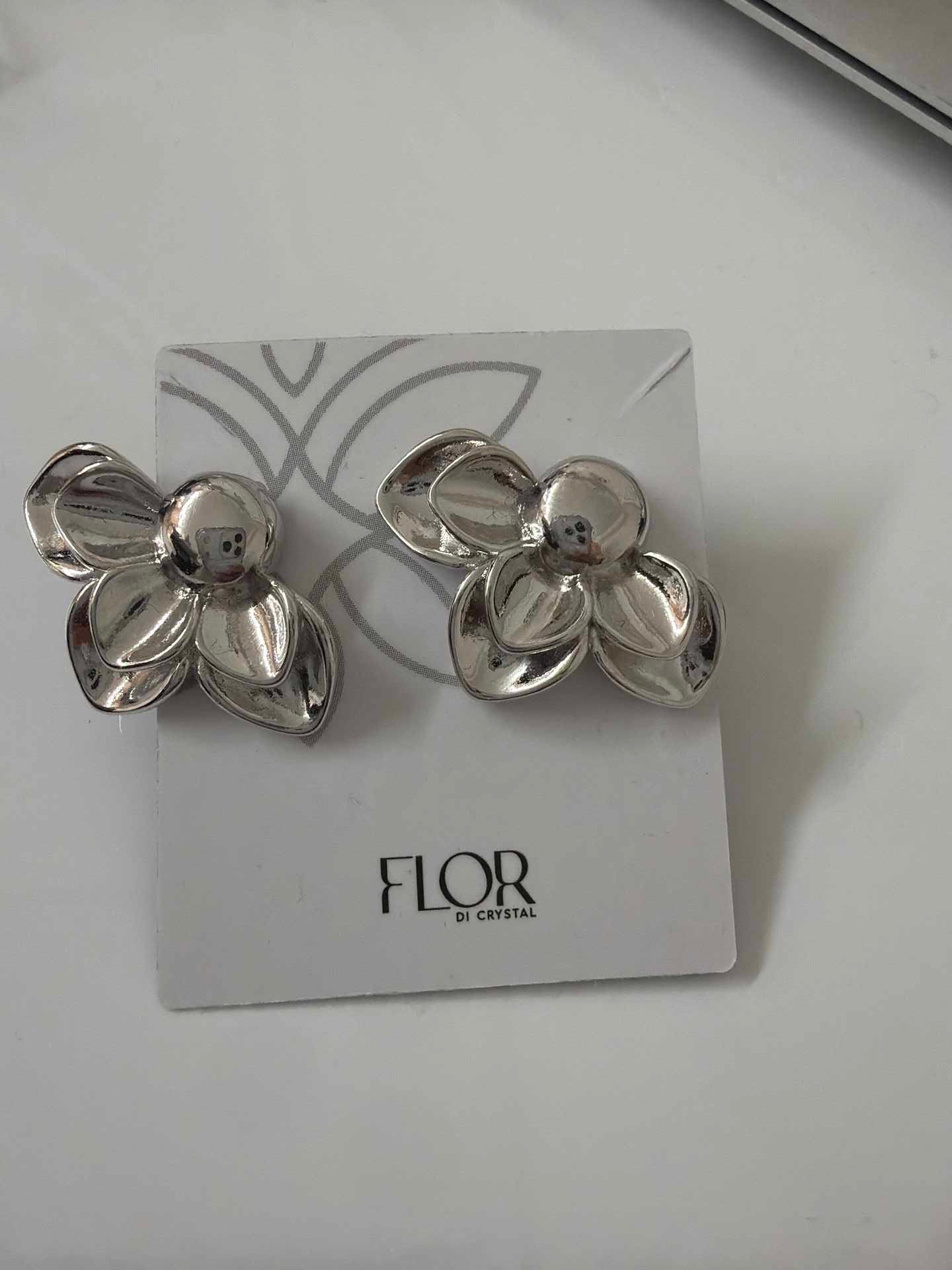 Brinco Organico meia Flor rodio