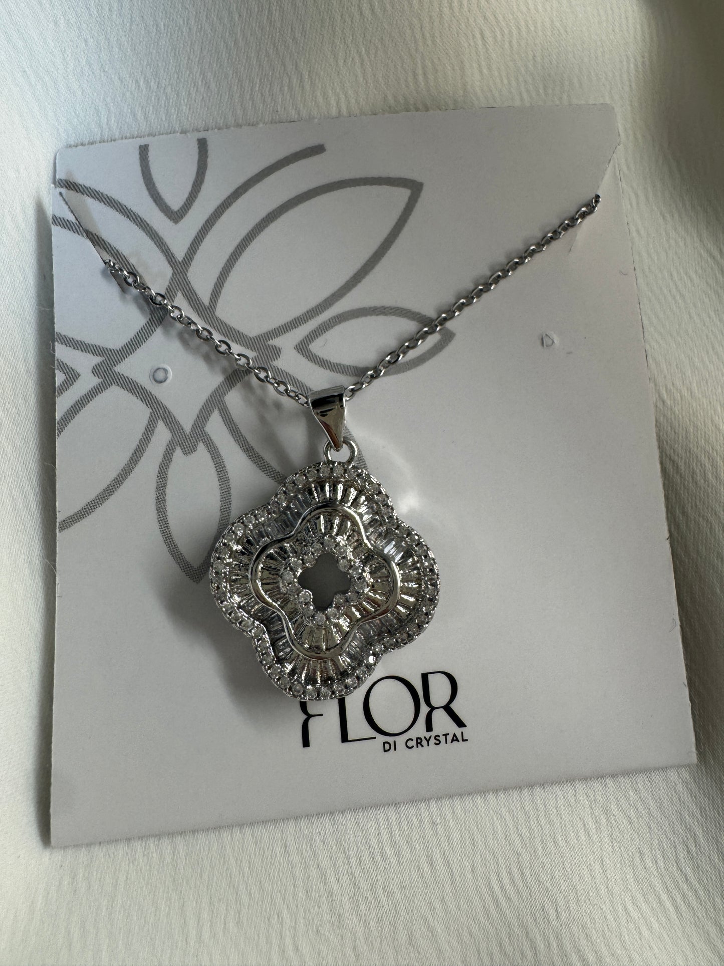 Colar - Van cleiff cravejado -rodio