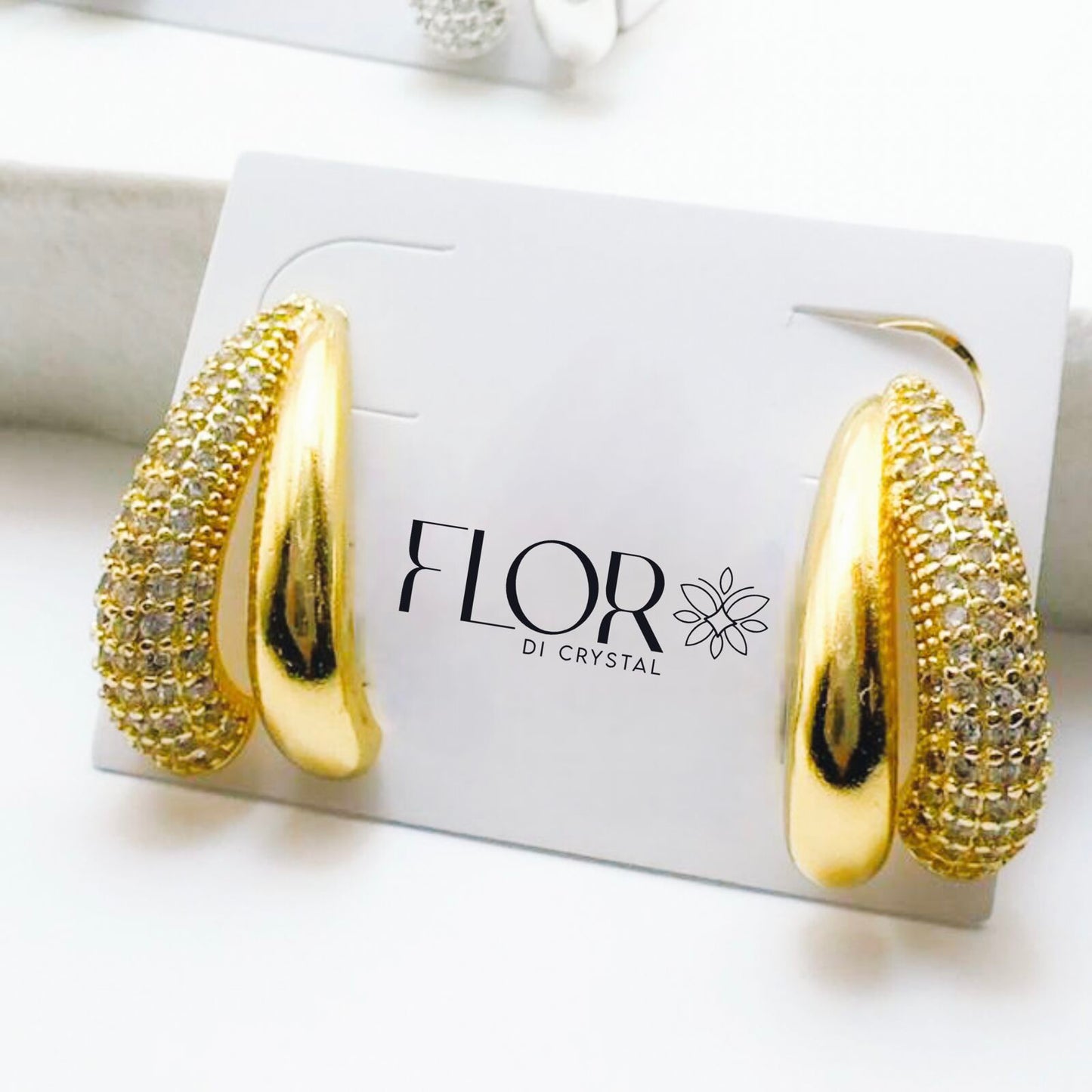 Brinco - Brinco liso c/ com detalhe Cravejado earhook