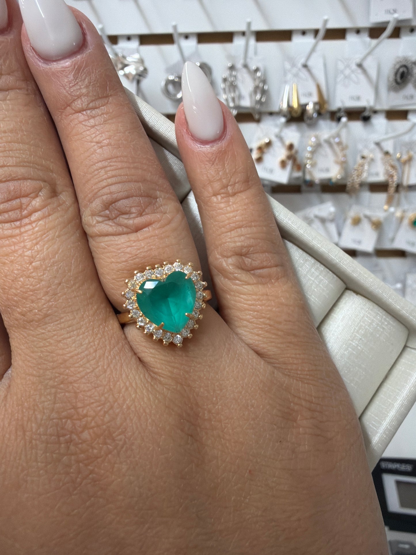 Anel - Anel Verde Coração cravejado- regulável