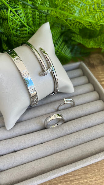 Luxe Silver Bangle and ringSet In rhodium plating