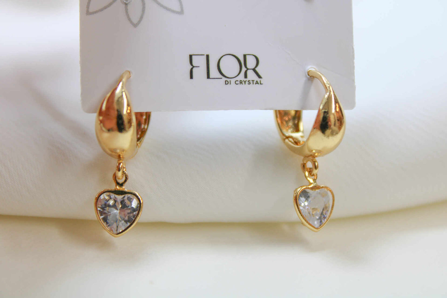 Brinco - Argola Com Mini coracao de zirconia