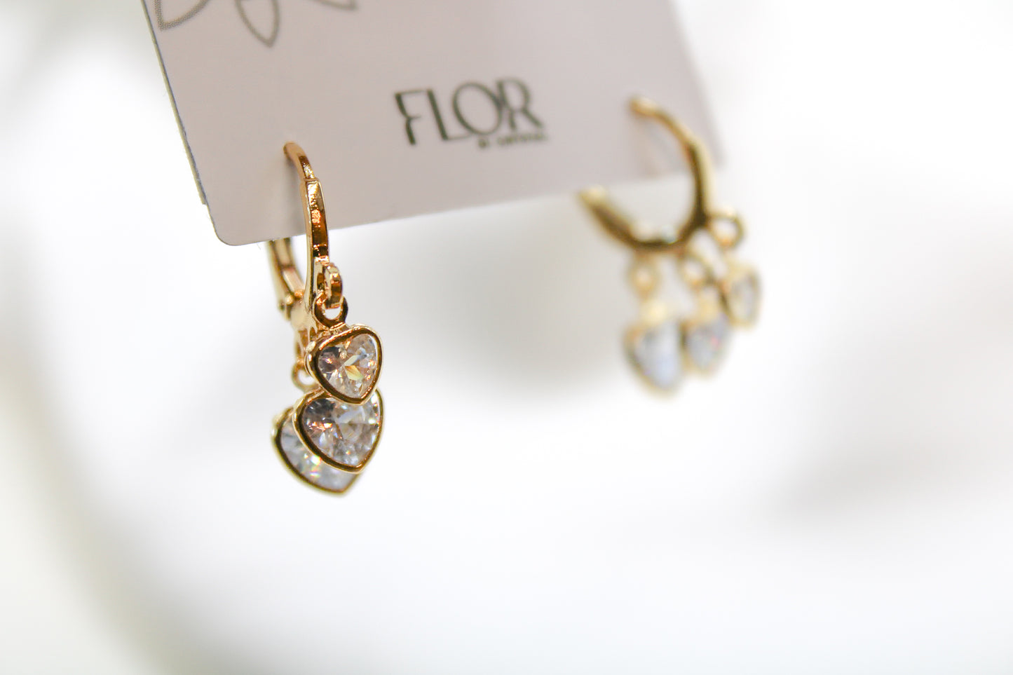 Brinco - Argola Com 3 Mini coracoes de zirconia