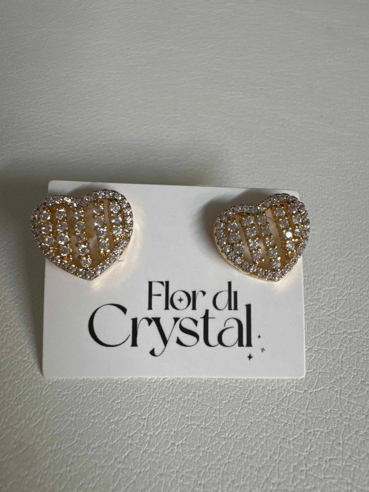 Brinco - Brinco de coracao vasado cravejado com detalhe em Rodio