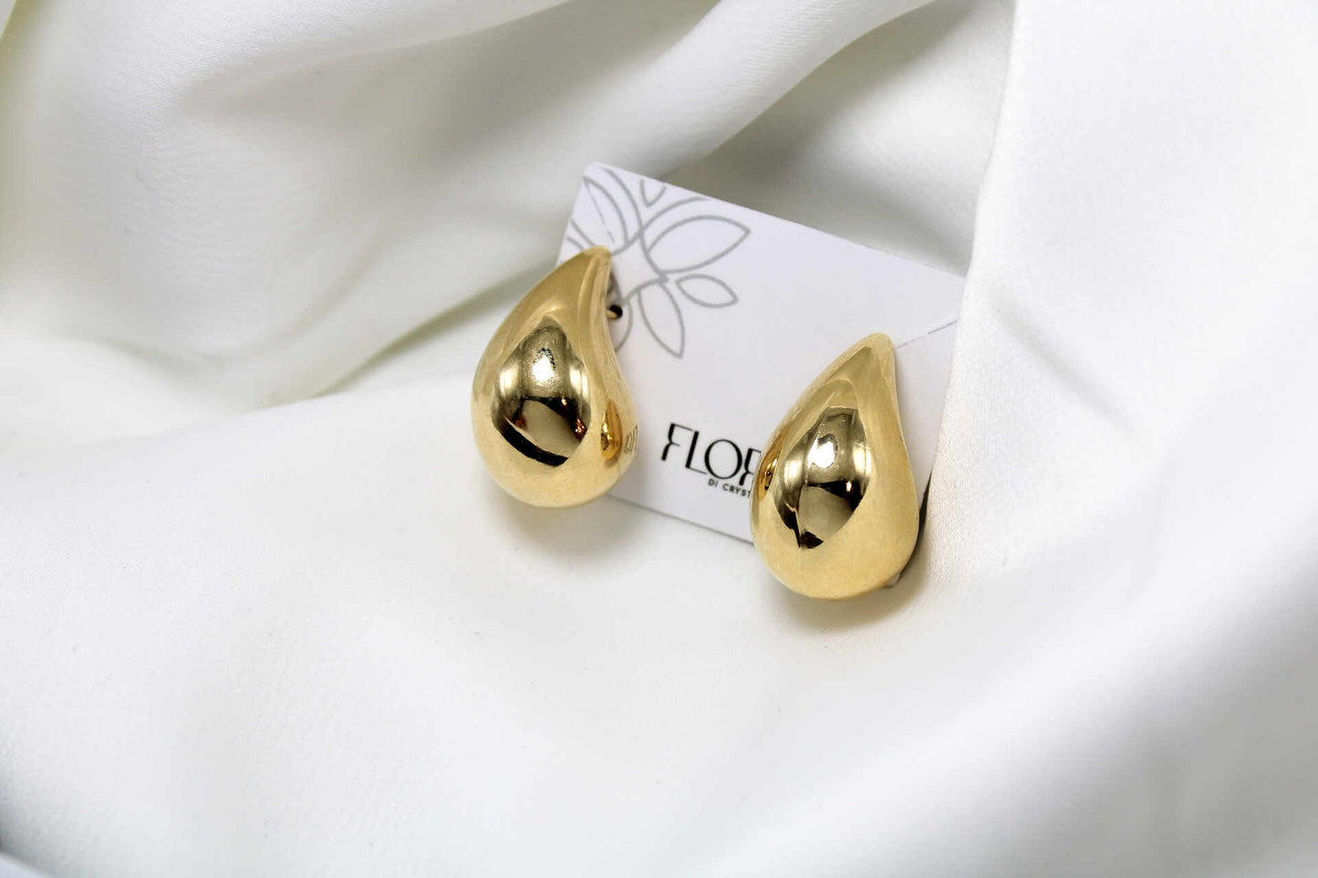 Brinco - Gota Pequena lisa dourada