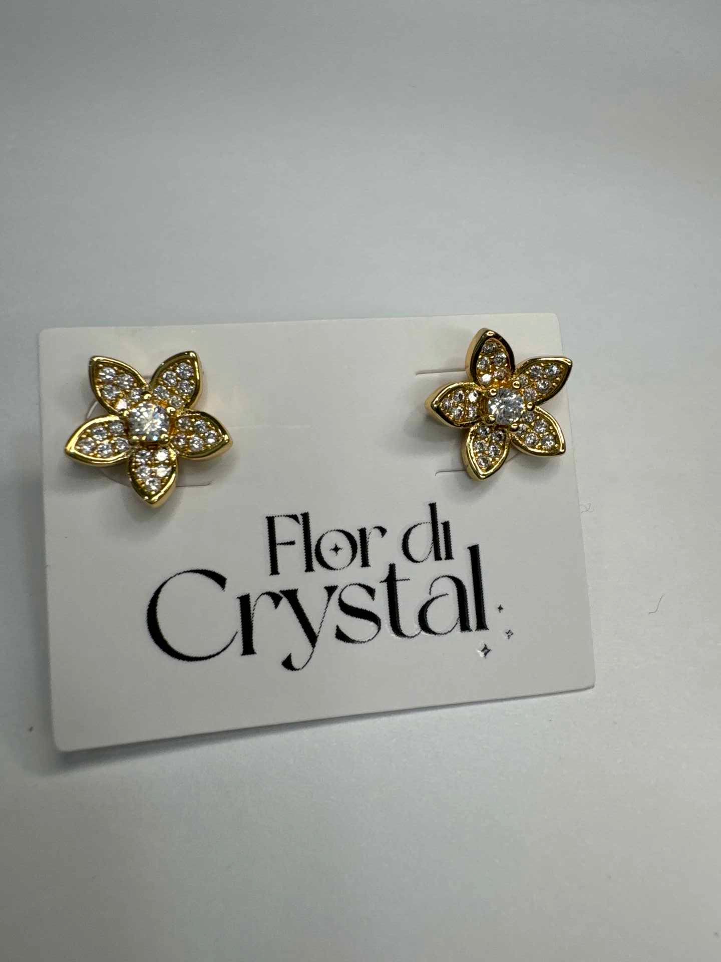 Brinco - Brinco de Flor Microcravejado e zirconia no meio cristal