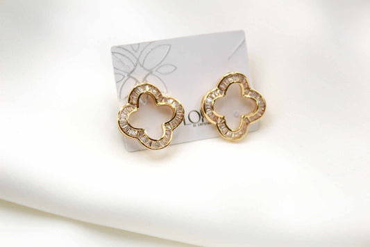 Brinco - trevo vasado cravejado em navete