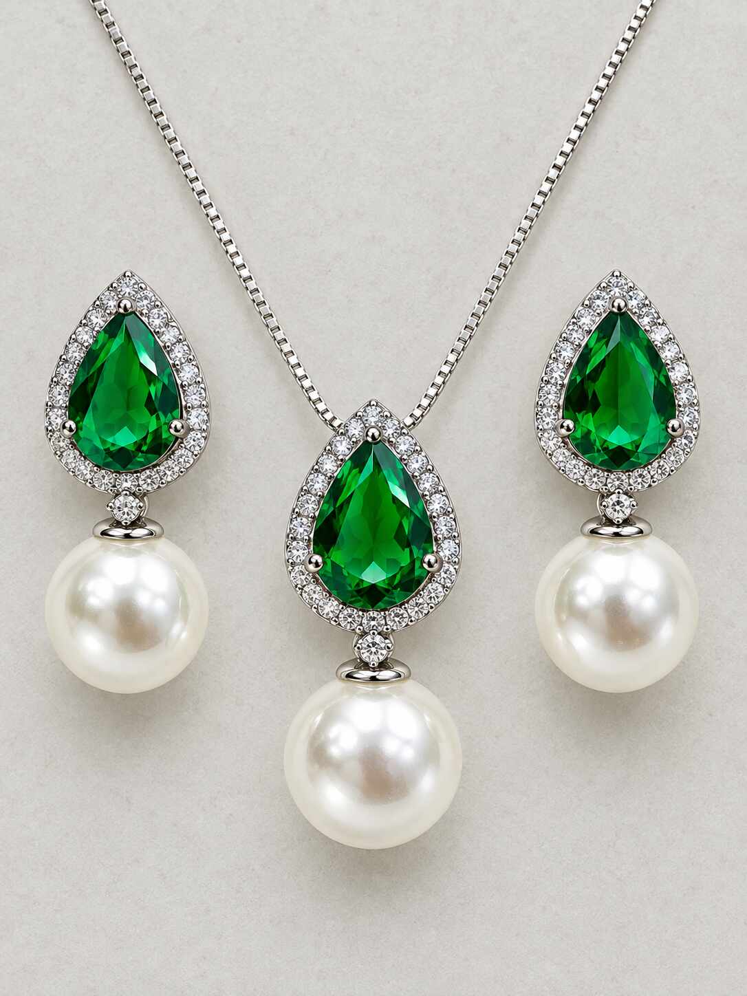 conjunto de Gota cravejado e zirconia Verde esmera