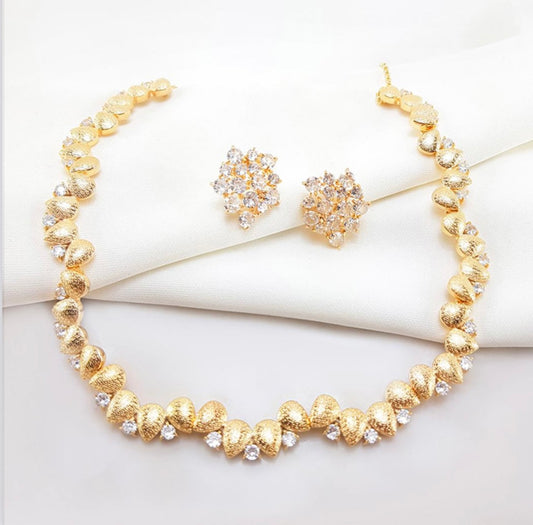 Choker - Chocker Dourada escovada com Zirconias cristal Luxo