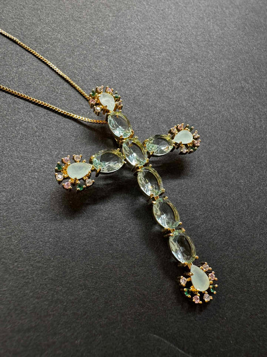 Colar - Cruz Cravejada em turmalina turquesa e cravejada em zirconias color- luxo