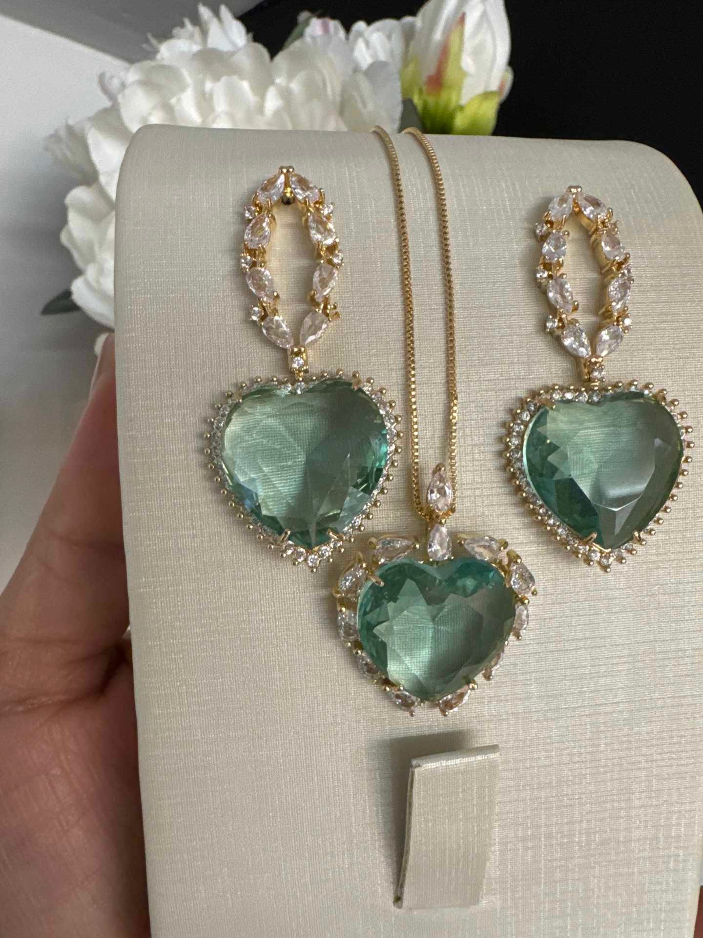 Conjunto - Conjunto Maxi Luxo- Brinco e Colar de Coracao turquesa e detalhe cravejado