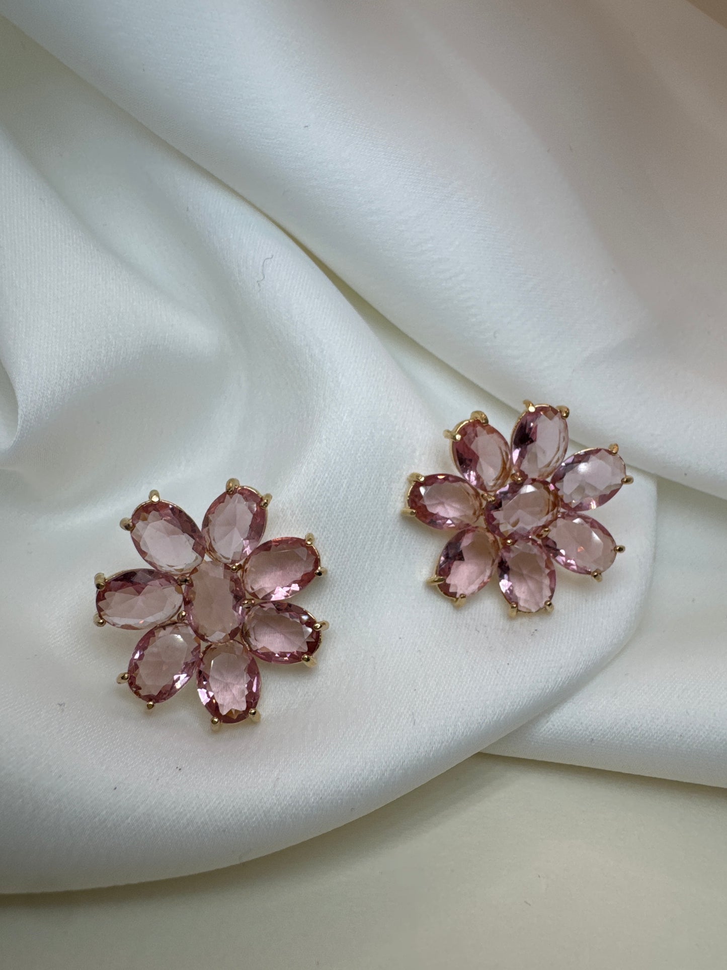 Brinco - Brinco de flor Zirconias Vermelho cristal-  medio