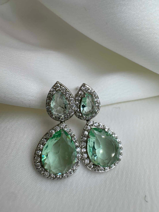 Small elegant Green teardrop earings
