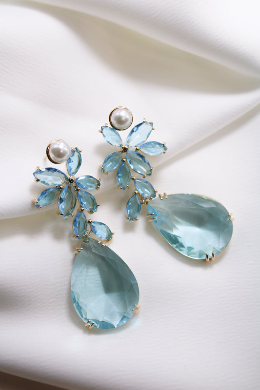 Flower cascade earing w pearl accent