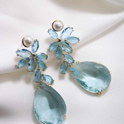 Flower cascade earing w pearl accent 